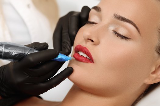 Rekvalifikační kurz Odborník na permanentní make-up